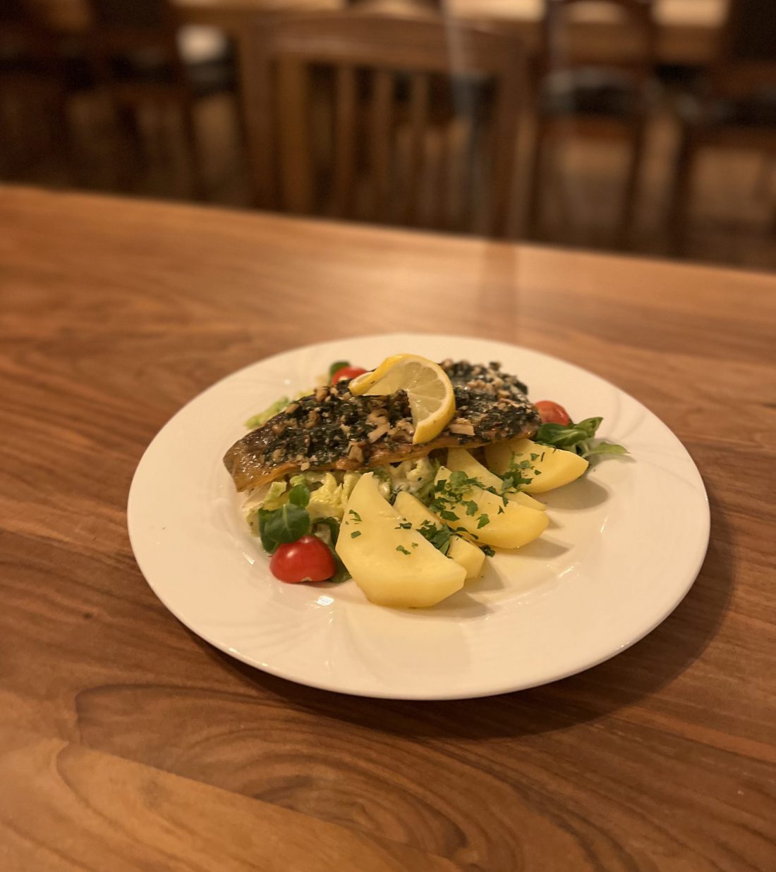 Lachsforelle in Butter-Walnusskruste Lachsforelle in Butter-Walnusskruste